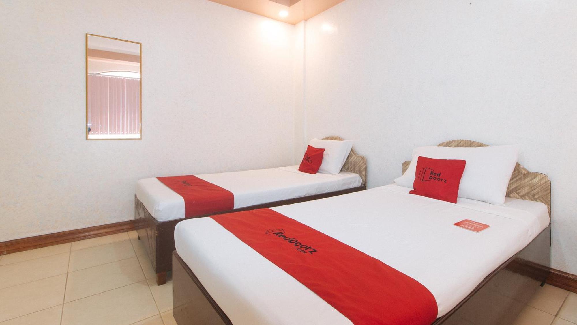 Reddoorz At Coco Grove Tourist Inn Panglao Exteriér fotografie